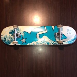 DGK SKATEBOARD
